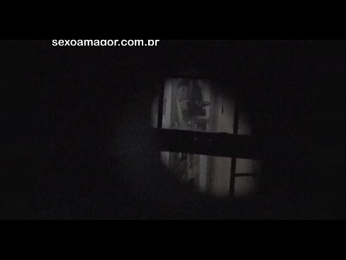 ❤️ Blondie word in die geheim video-opgeneem deur 'n buurtvoyeur wat agter hol bakstene versteek is Gehaltepornografie op af.sexuria-net.ru